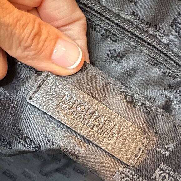 Michael Kors Bag Purse Handbag Leather Medallion Large Tote Pocketbook - Picture 15 of 16